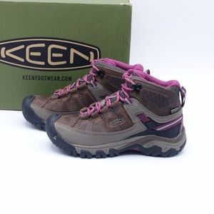 poshmark hiking boots